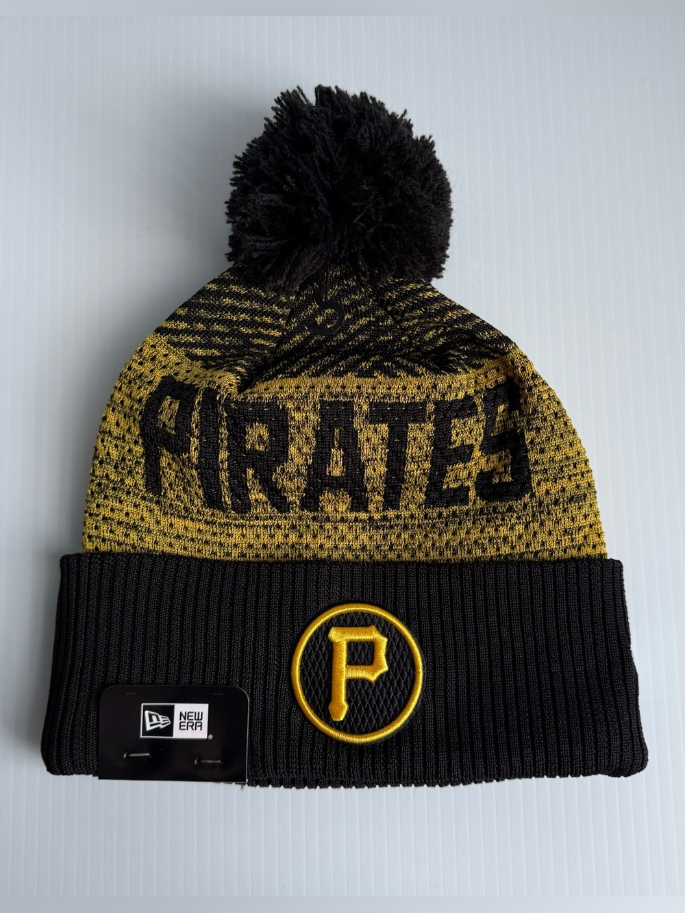 NWT New Era Pittsburgh Pirates Black Authentic Collection Cuffed Knit Pom Beanie